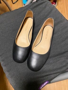 COACH Black Leather Round-Toe Ballet Flats